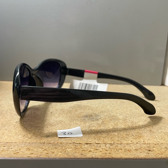 Black Frame Tint sunglasses - Picture 3 of 4